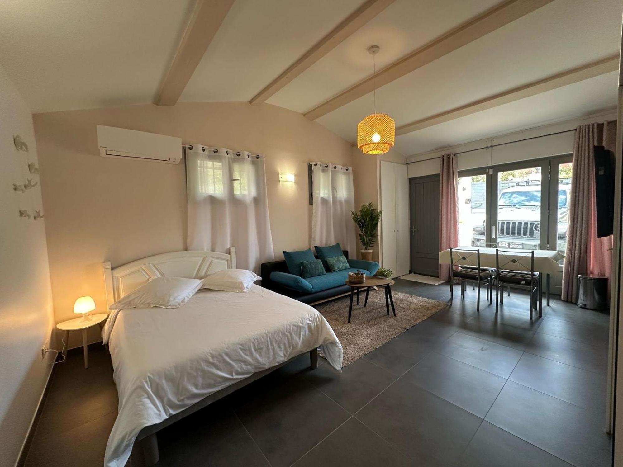 Studio Calme Et Agreable Avec Acces Jardin Partage Le Bar-sur-Loup Luaran gambar