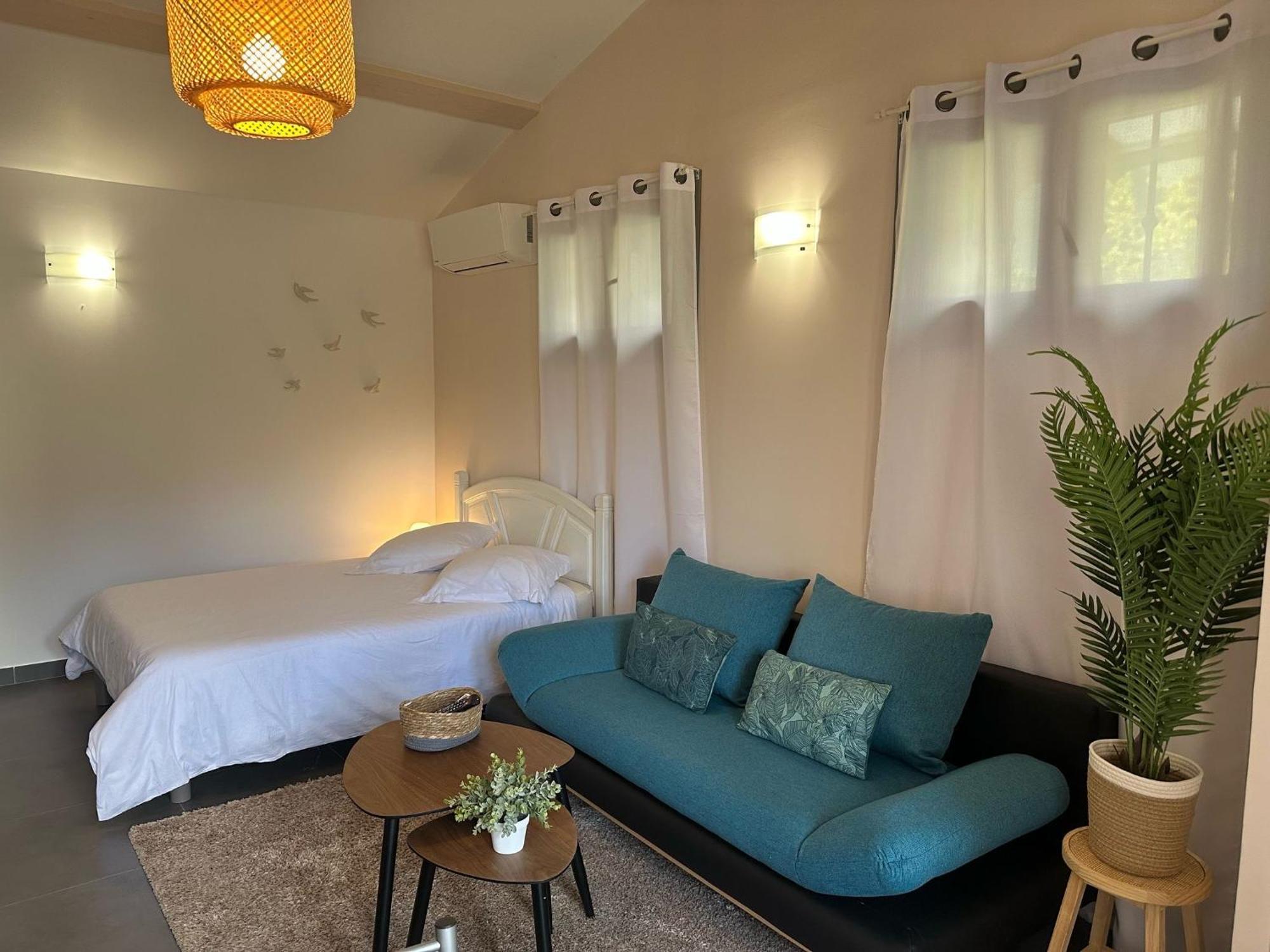 Studio Calme Et Agreable Avec Acces Jardin Partage Le Bar-sur-Loup Luaran gambar
